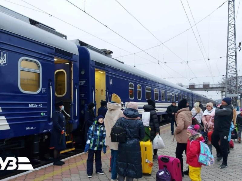 Стаття “Укрзалізниця” призначила нові поїзди з Києва до Шостки і Ніжина Ранкове місто. Донбас