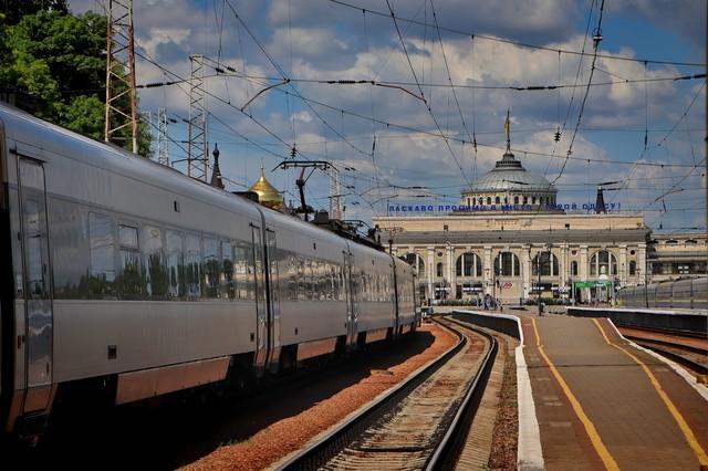 Стаття Залізниця повертає харчування у потяги «Інтерсіті» Ранкове місто. Донбас