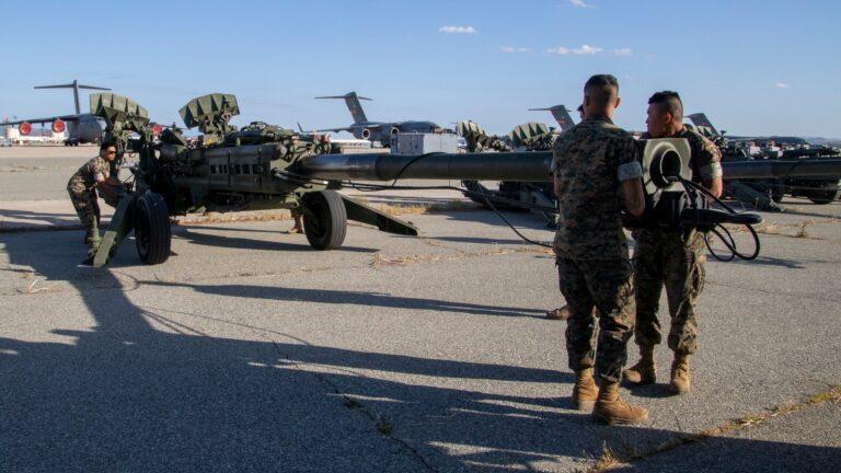 Статья HELLO! Russia: в США показали, как готовят к отправке в Украину гаубицы М777 Утренний город. Донецк