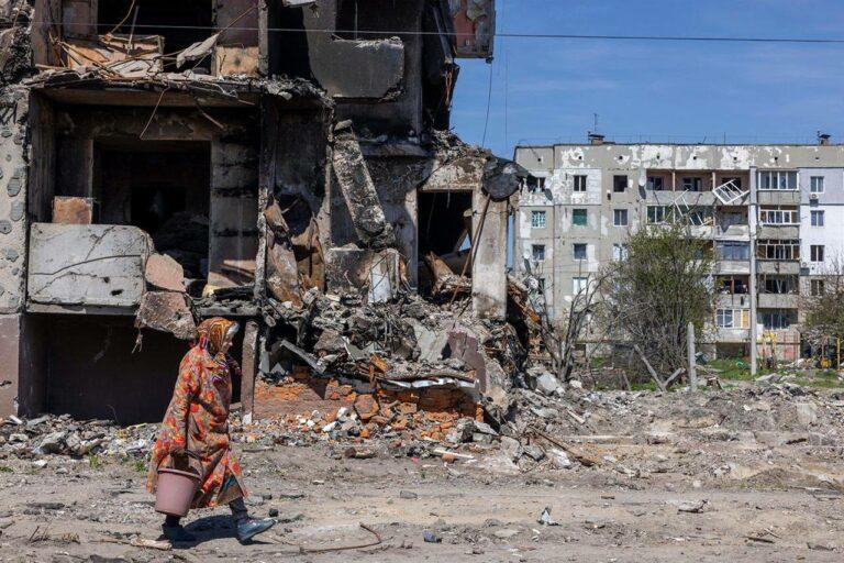 Стаття Обыкновенный рашизм; разрушить город вдребезги, чтобы потом бравурно заявлять о его восстановлении Ранкове місто. Донбас