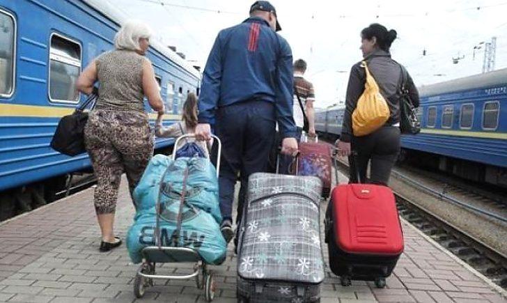 Стаття Допоможуть з житлом та їжею: контакти для тих, хто евакуюється з Донеччини Ранкове місто. Донбас