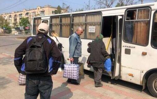Стаття Жителів окупованого півдня України просять терміново евакуюватися: ЗСУ готують наступ Ранкове місто. Донбас