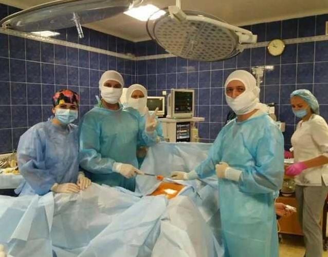 Стаття На Донбассе хирурги провели уникальную операцию в боевых условиях и спасли защитника Украины Ранкове місто. Донбас