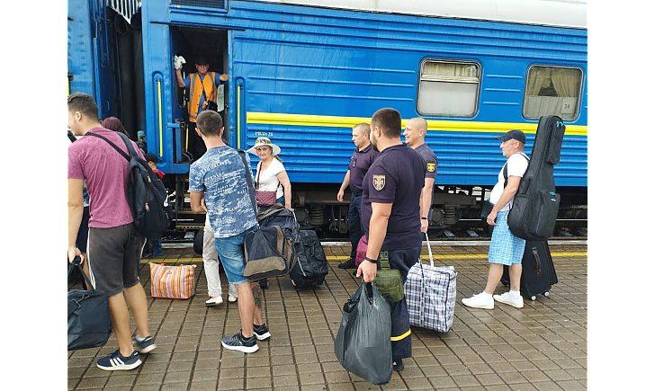Стаття Евакуація з Донеччини: корисні контакти для тих, хто виїжджає Ранкове місто. Донбас