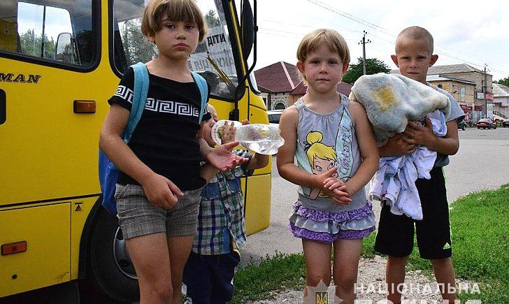 Стаття На Донеччині поліція евакуюватиме дітей, якщо цього хоче хоча б один із батьків: куди звертатися? Ранкове місто. Донбас