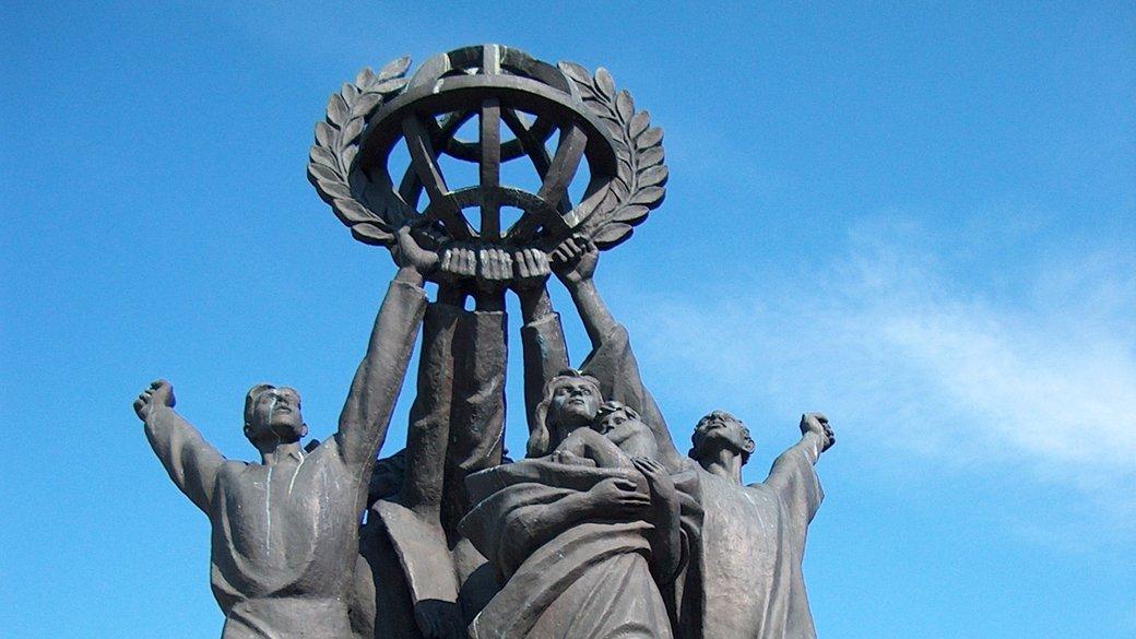 Стаття Подарований СРСР пам’ятник «Мир у всьому світі» демонтували в Гельсінкі. ВIДЕО Ранкове місто. Донбас