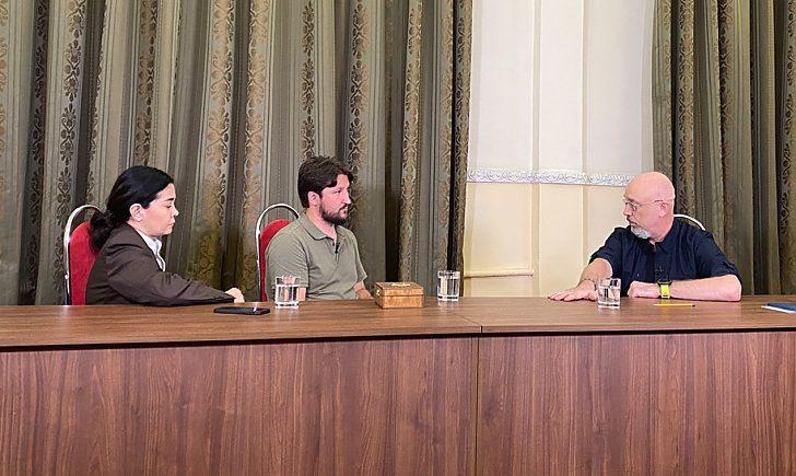 Стаття Міністр оборони Олексій Резніков дав інтерв’ю журналістам Ранкове місто. Донбас