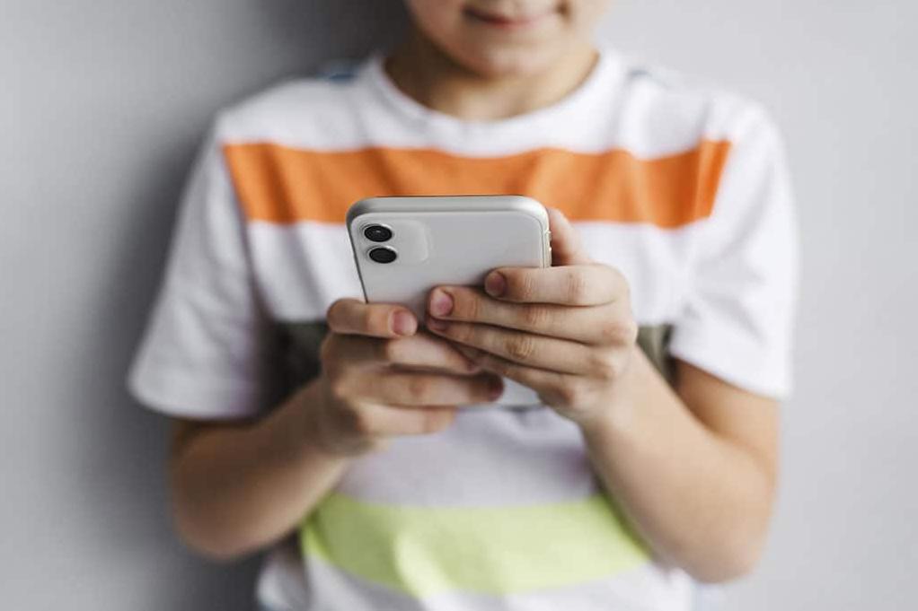 Стаття Підготовка до школи: як захистити телефон дитини від онлайн-загроз? Утренний город. Донецьк