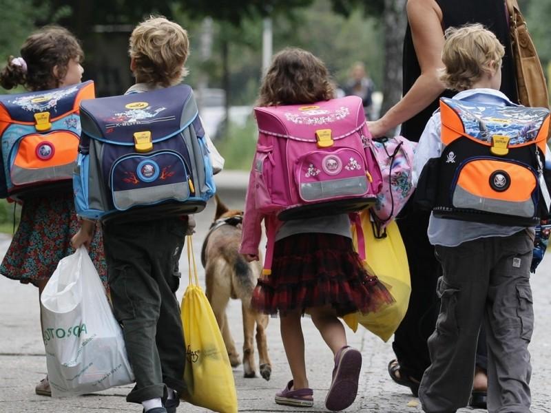 Стаття Навчальний рік під час війни: що має бути в рюкзаку дитини Ранкове місто. Донбас