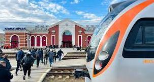 Стаття На Краматорському залізничному вокзалі зустріли перший потяг з Києва: фото, відео Ранкове місто. Донбас