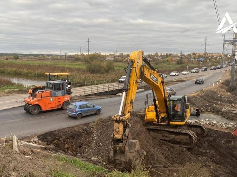 Стаття Біля зруйнованого мосту поблизу Гостомеля запустили ще одну переправу Ранкове місто. Донбас