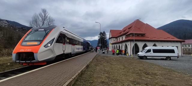 Стаття На 7-8 січня запущені додаткові пасажирські потяги Утренний город. Донецьк