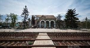 Стаття Станція-привид: у ДонОВА показали, як зараз виглядає залізничний вокзал «Святогірськ» Ранкове місто. Донбас