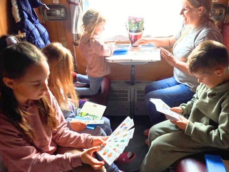 Стаття У поїздах “Укрзалізниці” дбатимуть, щоб подорожі дітей були цікавими Ранкове місто. Донбас