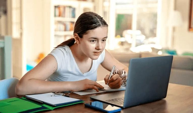 Стаття Школярі зможуть безкоштовно надолужити втрачені знання у літній онлайн-школі Ранкове місто. Донбас