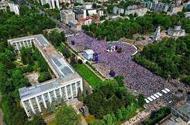 Стаття У Молдові відбувся великий мітинг на підтримку європейського вибору країни (фото) Ранкове місто. Донбас