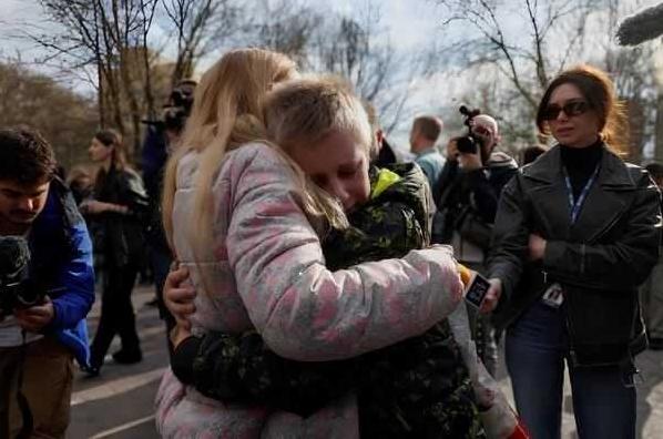 Стаття Як Росія викрадає українських дітей: з якими проблемами стикаються родини після їхнього повернення Ранкове місто. Донбас