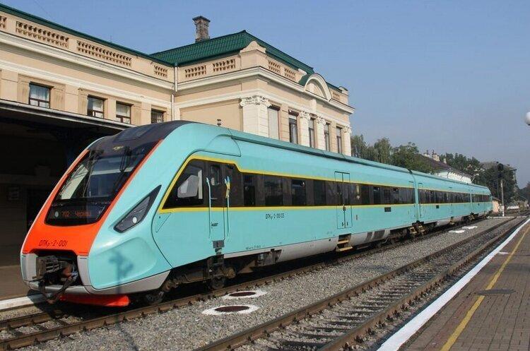 Стаття «Укрзалізниця» запустила додаткові поїзди з Києва до Львова Ранкове місто. Донбас