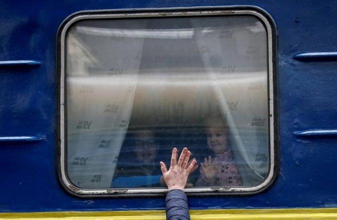 Стаття З Києва курсуватимуть додаткові поїзди до Ужгорода і Вінниці Ранкове місто. Донбас