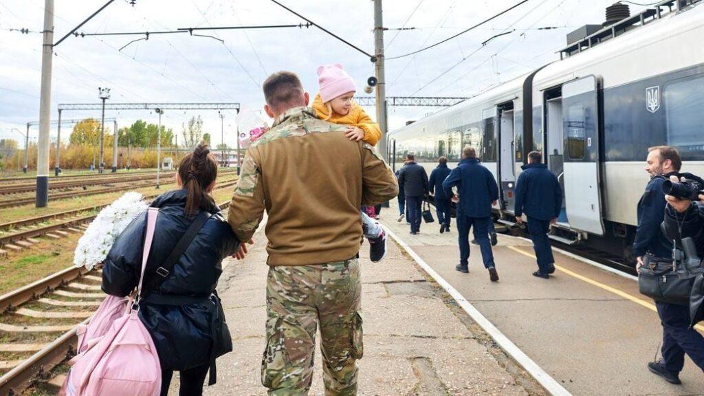 Стаття Укрзалізниця запускає новий поїзд з Дніпропетровщини до Краматорська Ранкове місто. Донбас