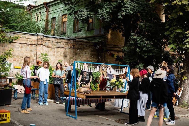 Стаття У центрі Києва створили міський город, де вирощують овочі та зелень Ранкове місто. Донбас