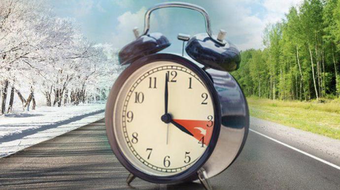Стаття Коли в Україні переводять годинники на зимовий час у 2023 році: як підготувати організм? Ранкове місто. Донбас