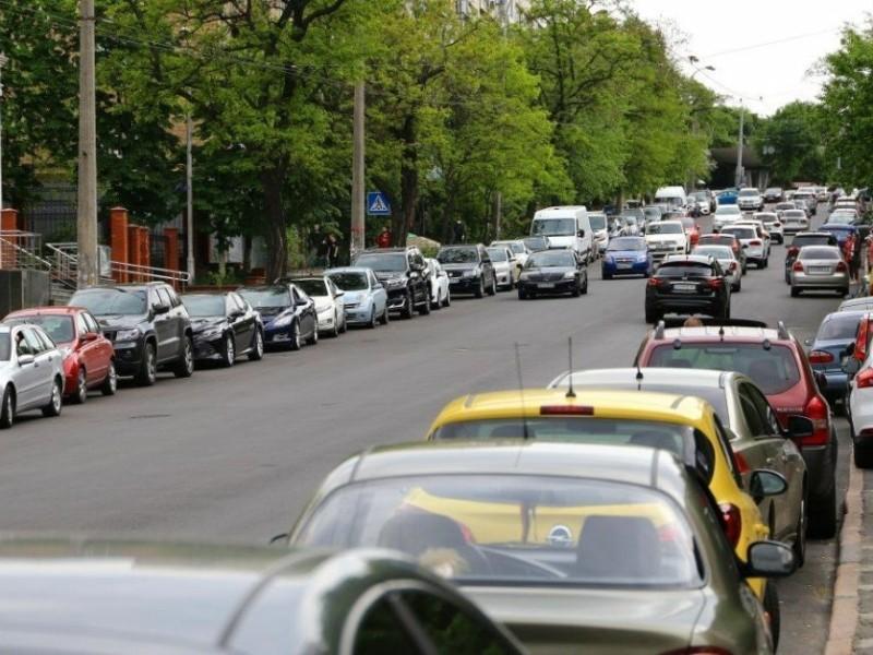 Стаття Водіям заборонили зупинятися на узбіччях: нові правила для автомобілістів Ранкове місто. Донбас