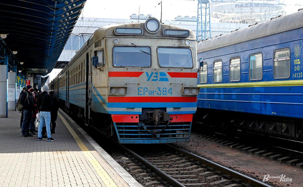 Стаття На популярні потяги з Києва та до столиці додали вагони Ранкове місто. Донбас