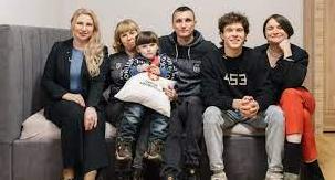 Стаття Родина захисника Маріуполя отримала квартиру на Київщині Ранкове місто. Донбас