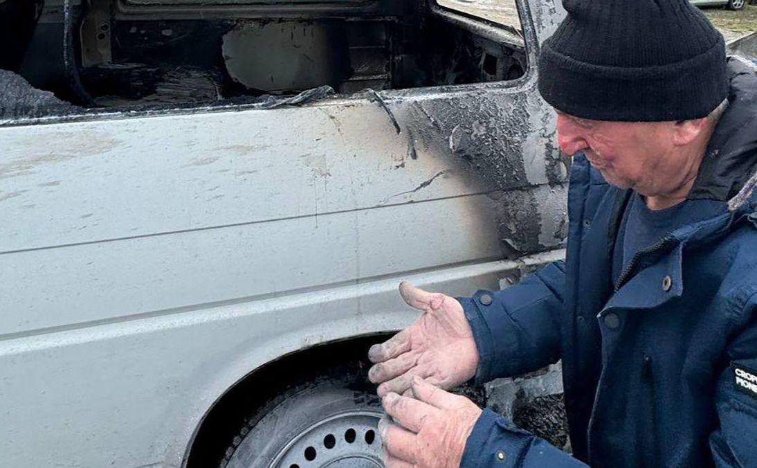 Стаття Відігнав палаючий автомобіль від сусідніх машин: поліцейські відзначили киянина Ранкове місто. Донбас