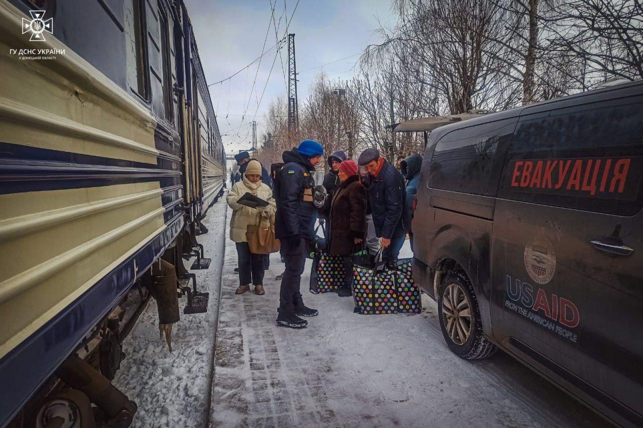 Стаття Жителі ще 9 населених пунктів на Донеччині підлягають примусовій евакуації - ДонОВА Ранкове місто. Донбас