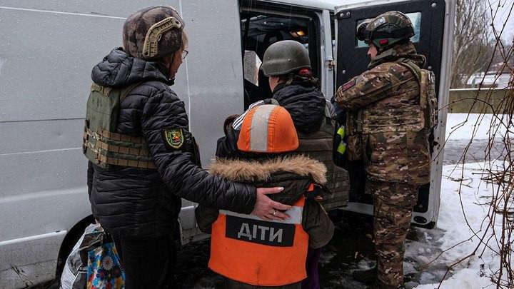 Стаття В небезпеці 72 дитини: на Донеччині розпочався п’ятий етап примусової евакуації Ранкове місто. Донбас