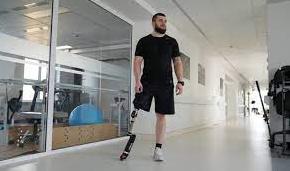 Стаття Незламний: 25-річний випускник Одеської військової академії втратив на війні ногу, але буде бігати Ранкове місто. Донбас