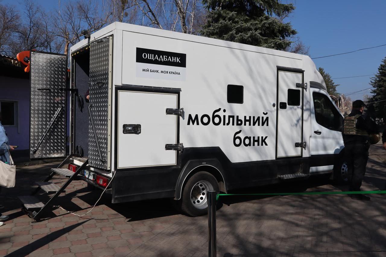 Стаття Броньований банк на колесах: на Донеччині відкрили оновлене мобільне відділення «Ощадбанку» Ранкове місто. Донбас