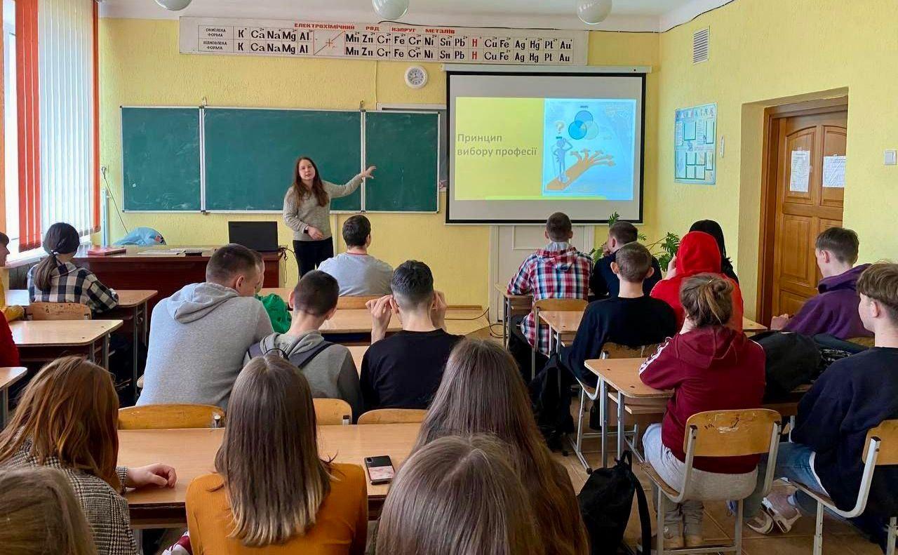 Стаття Для учнів київських шкіл розробили урок з прав дитини Ранкове місто. Донбас