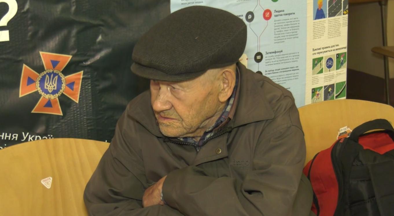 Стаття 88-річний дідусь самотужки вийшов з окупованої частини Очеретиного. ВIДЕО Ранкове місто. Донбас