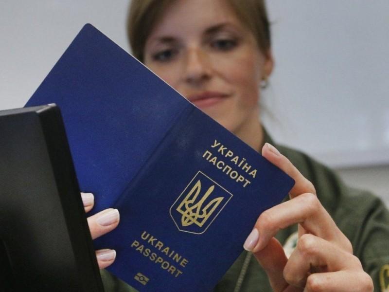 Стаття Одночасно оформити ID-картку та закордонний паспорт більше не вийде – що сталось Ранкове місто. Донбас