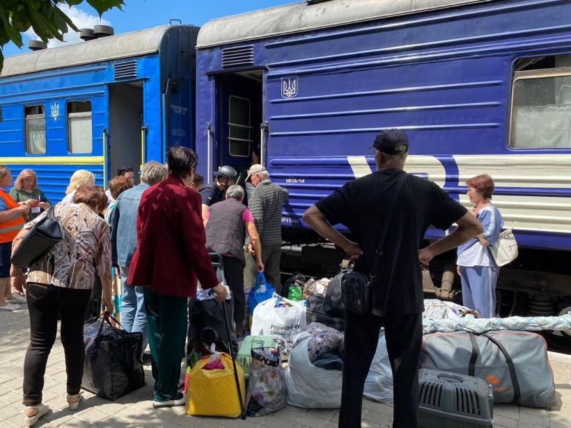 Стаття Як зустрічають евакуйованих донеччан і де їх розселяють на Волині Ранкове місто. Донбас