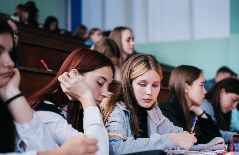 Стаття Студенти отримуватимуть грант на оплату навчання через Дію: як це працює Ранкове місто. Донбас